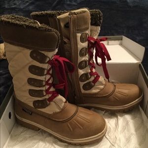 Aquatherm by Santana red lace snow boots